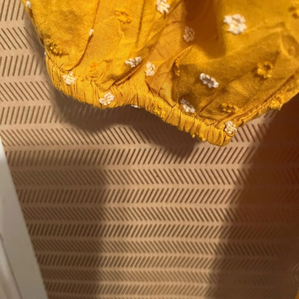 CROWN & IVY~BLOUSE~YELLOW~ NWT~BELK~SM + - Picture 6 of 8